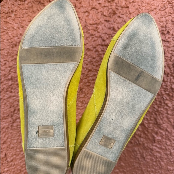 Toms Julie Flat Bright Yellow Bold Suede Pointed Toe Slip On 8.5 Business Casual - Picture 2 of 6